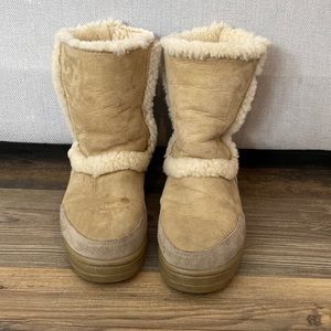 UGG Sundance Short W9 Wool Lined Boots